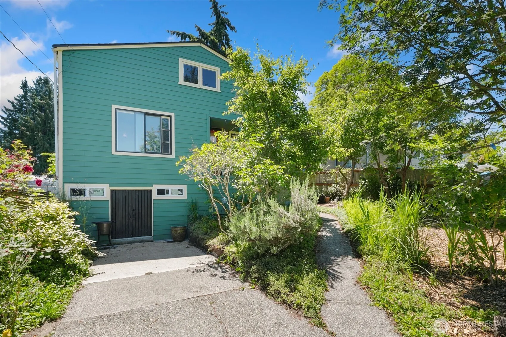 Property photo for 1235 S 101st Street, Seattle photo 2