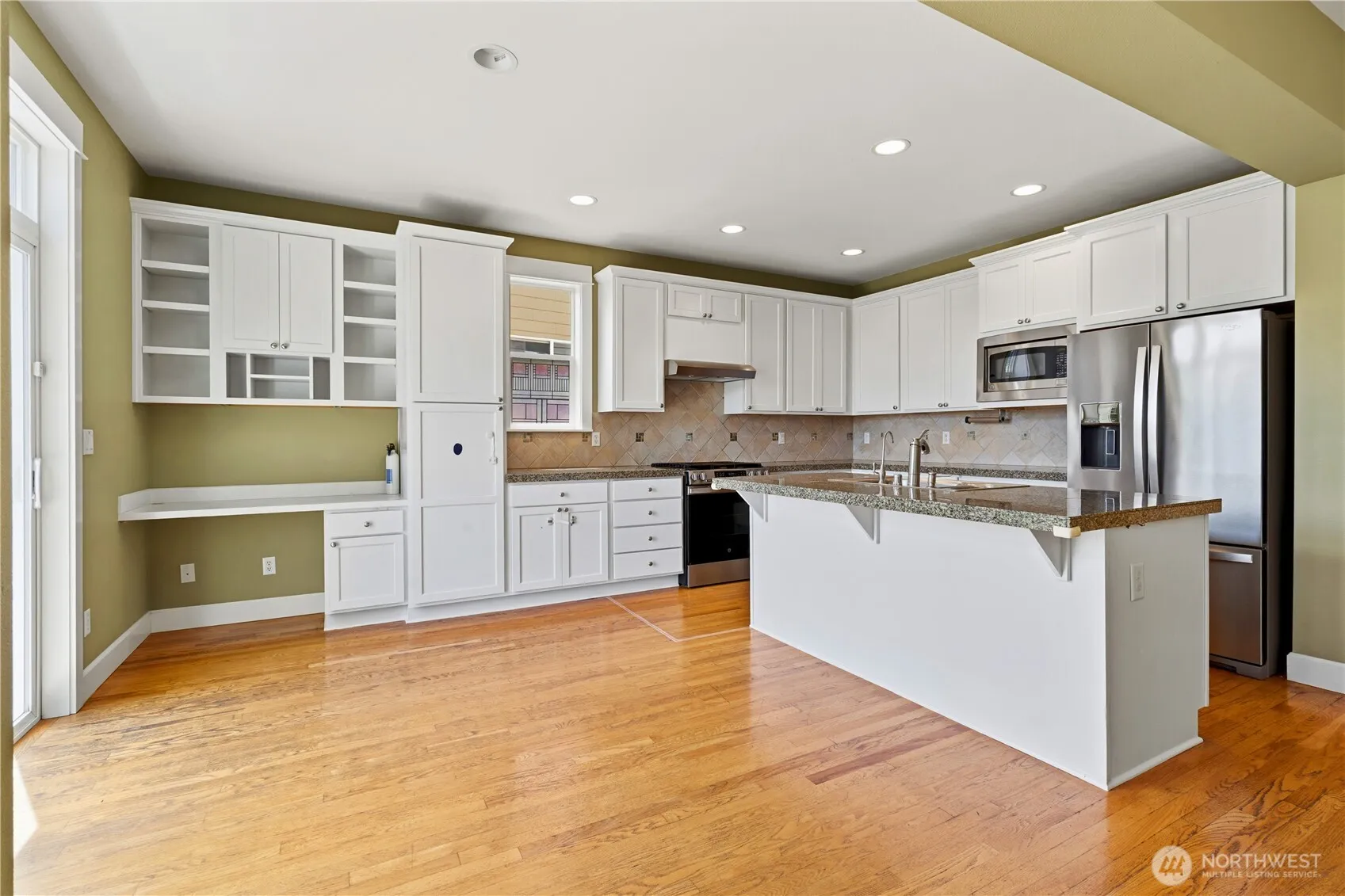 Property photo for 15384 129th Avenue Ne, Woodinville photo 3