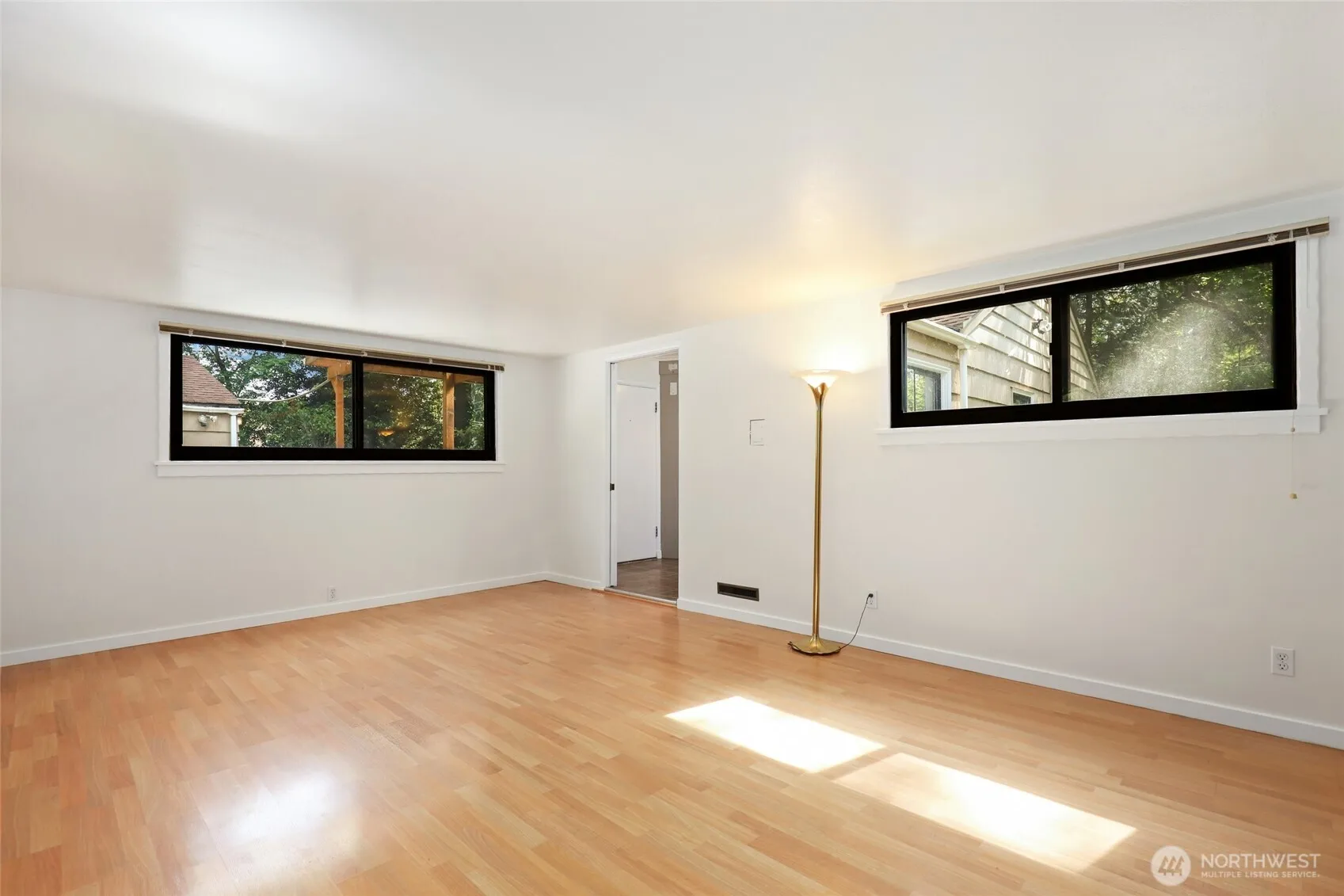 Property photo for 13619 Des Moines Memorial Drive S, Burien photo 4