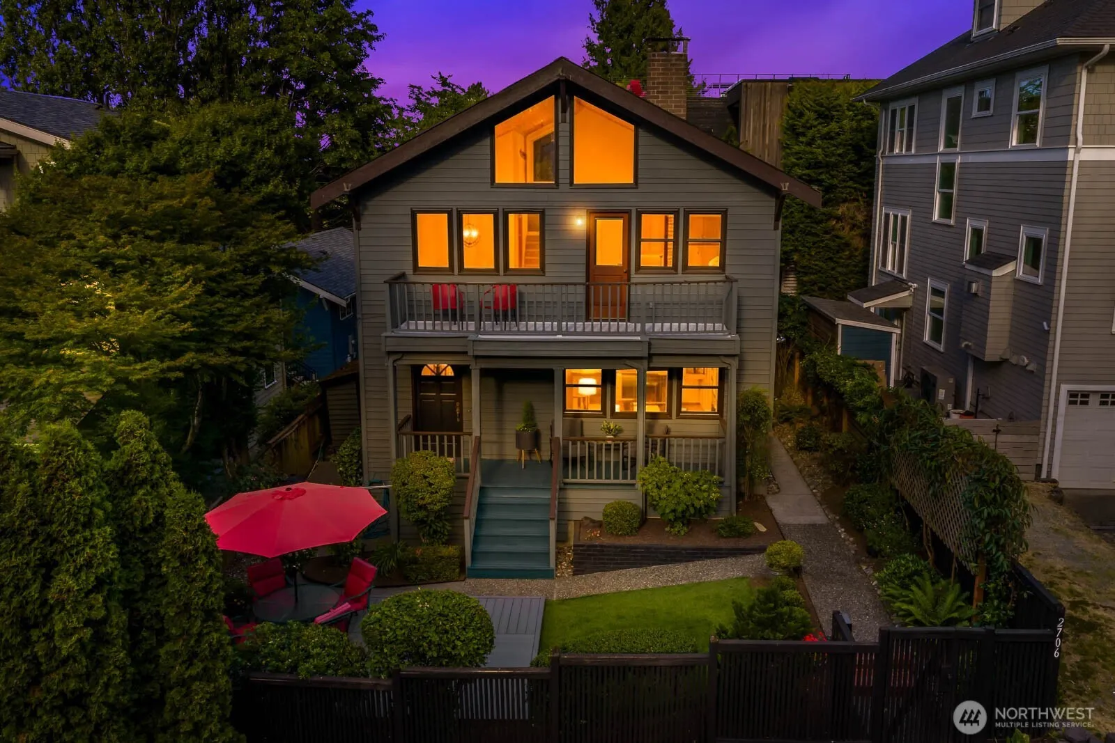 Property photo for 2706 1st Avenue W, Seattle photo 2