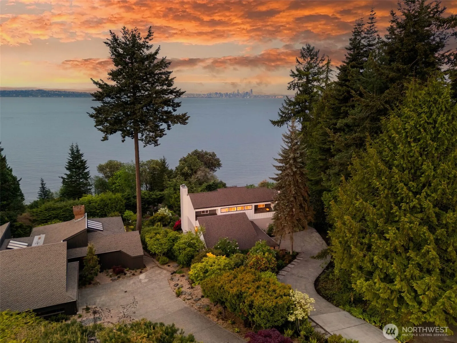 Property photo for 10879 Bill Point Circle Ne, Bainbridge Island photo 2