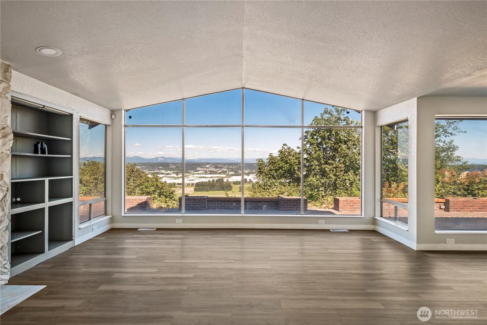 Property photo for 20916 Military Road S, Sea Tac photo 3