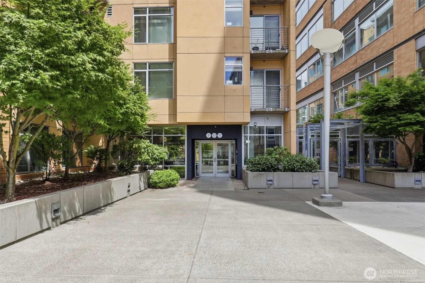 Property photo for 701 Columbia Street #612, Vancouver photo 2