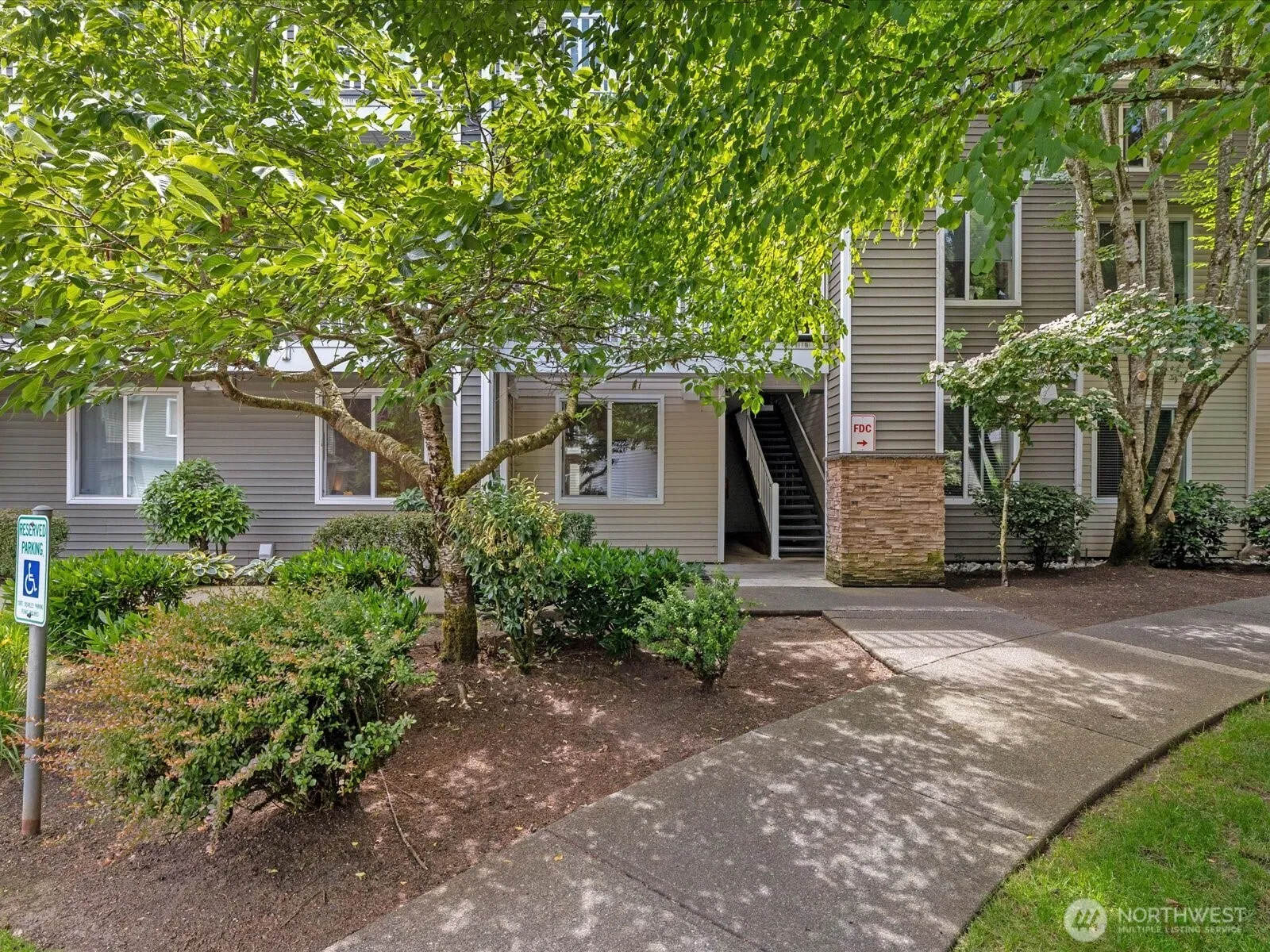 Property photo for 12530 Admiralty Way #j103, Everett photo 3