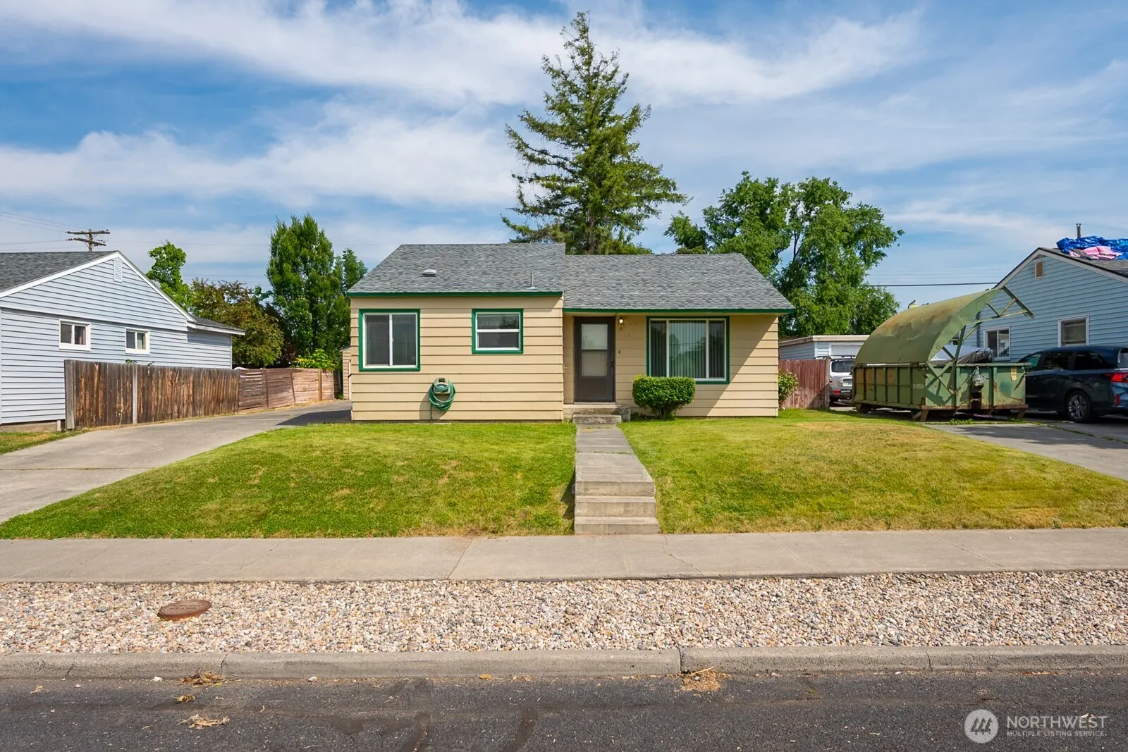 Property photo for 907 S Hawthorne Drive, Moses Lake photo 2