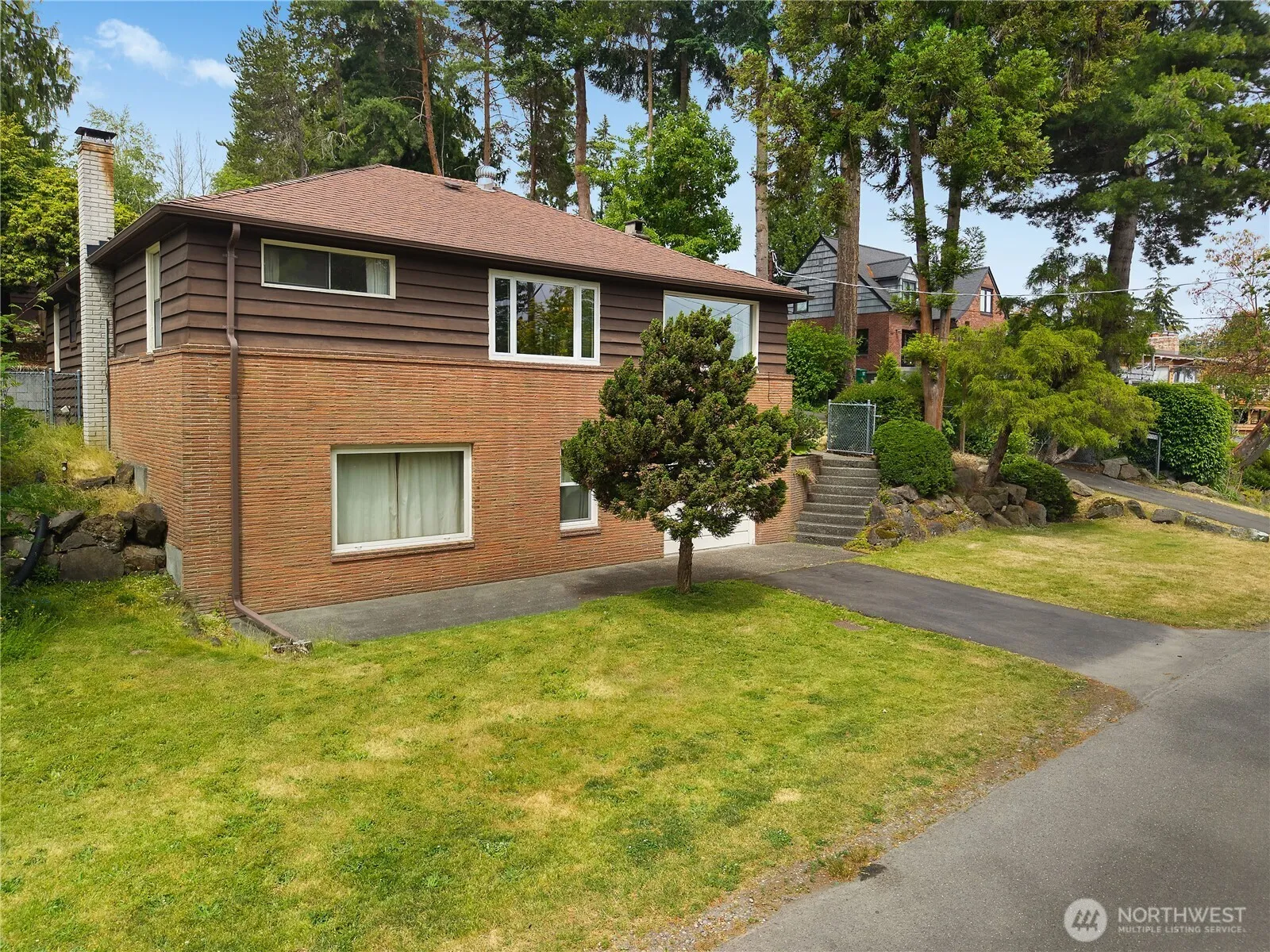 Property photo for 10323 48th Avenue Ne, Seattle photo 3