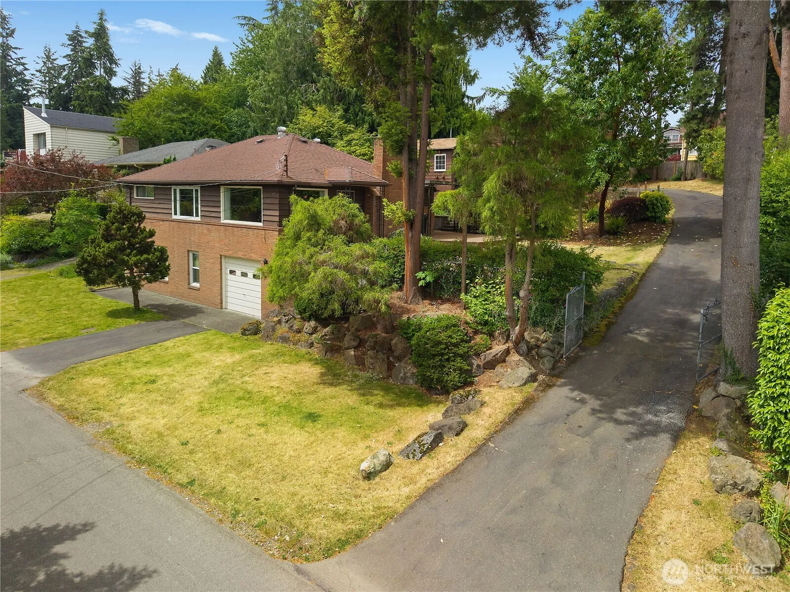 Property photo for 10323 48th Avenue Ne, Seattle photo 2