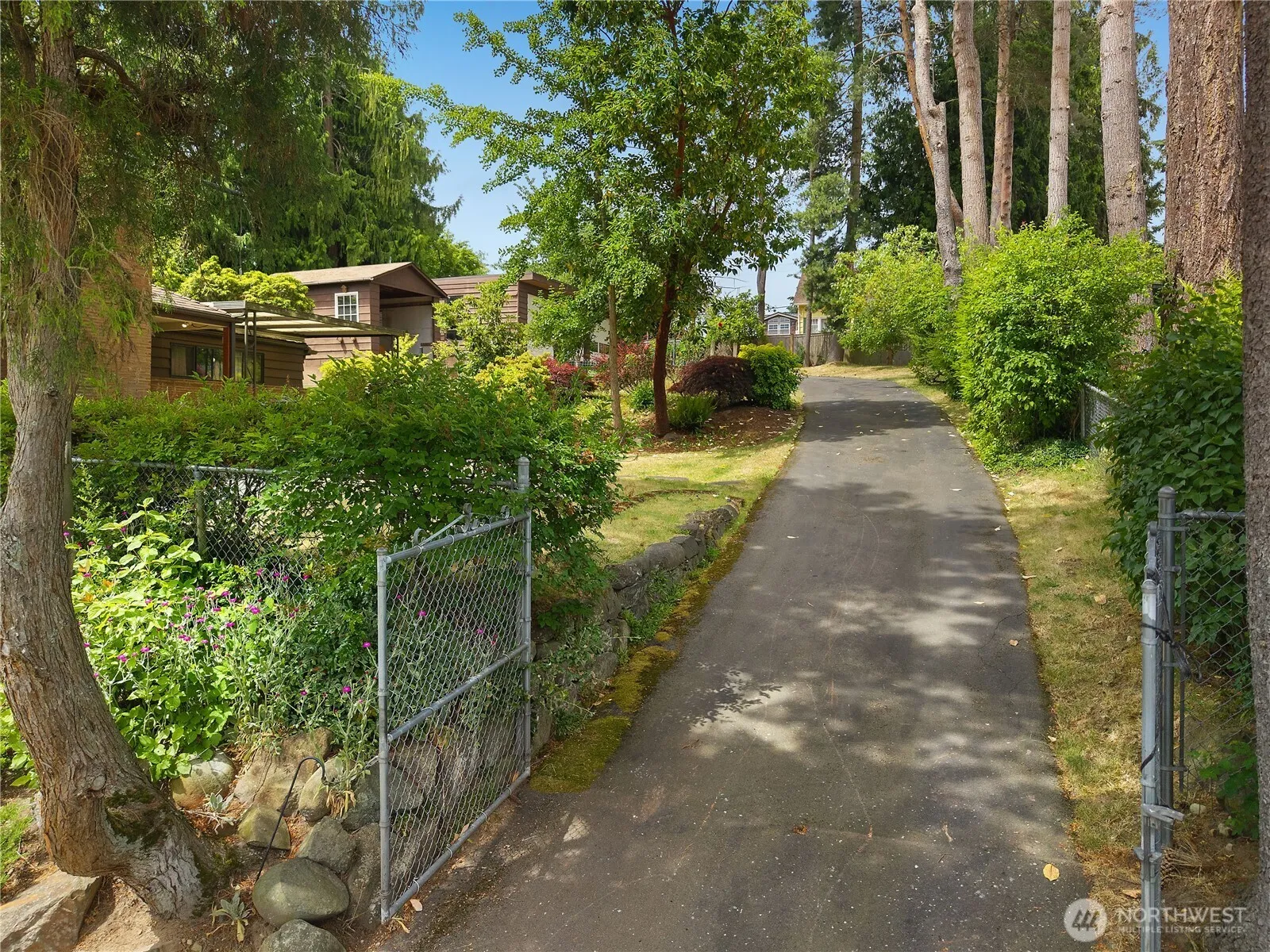Property photo for 10323 48th Avenue Ne, Seattle photo 4
