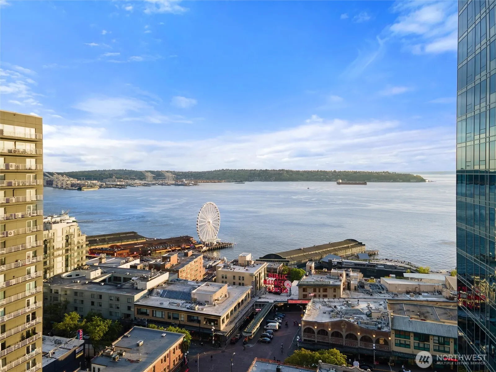 Property photo for 1519 3rd Avenue #501, Seattle photo 2