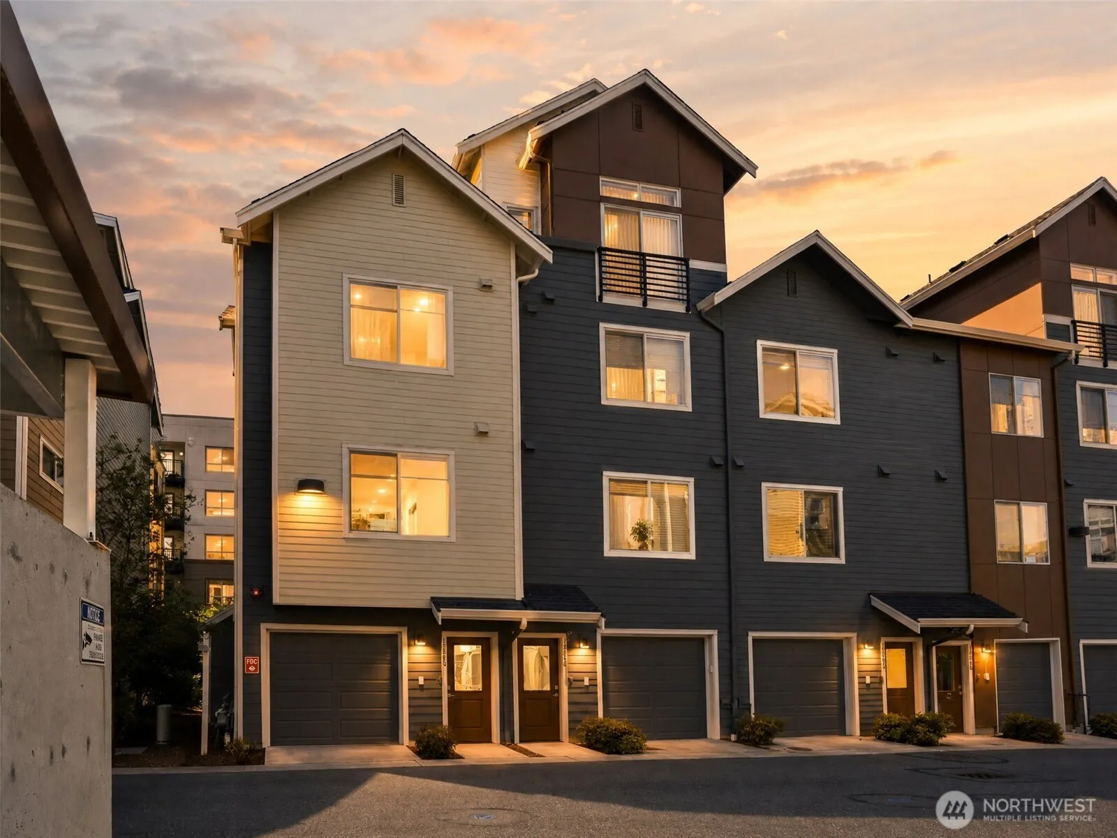 Property photo for 15865 Ne 14th Road, Bellevue