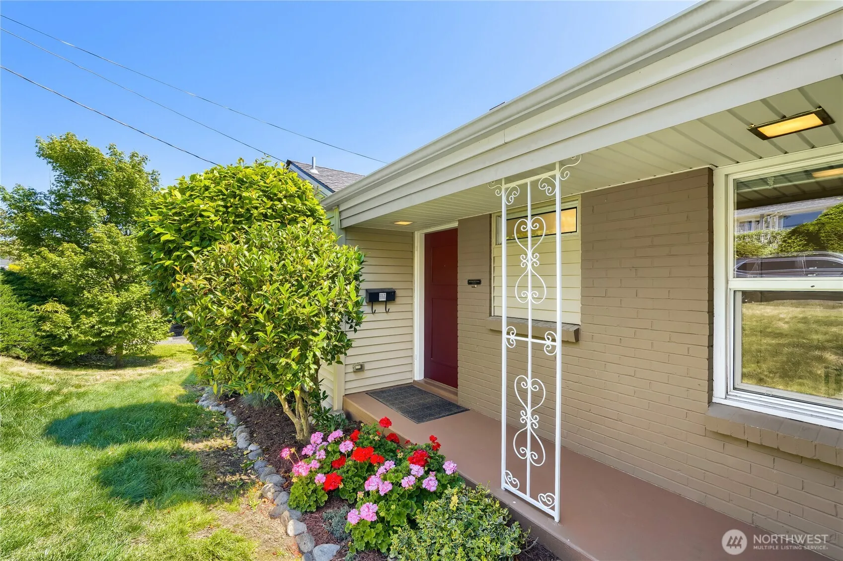 Property photo for 4054 24th Place S, Seattle photo 2