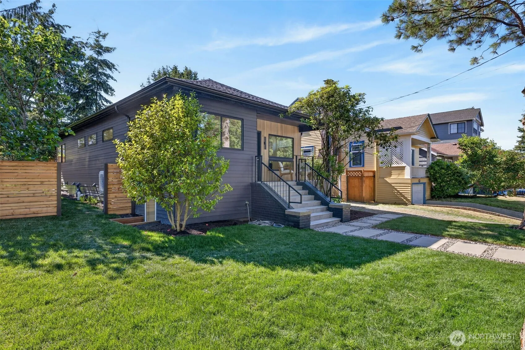 Property photo for 3247 40th Avenue Sw, Seattle photo 4