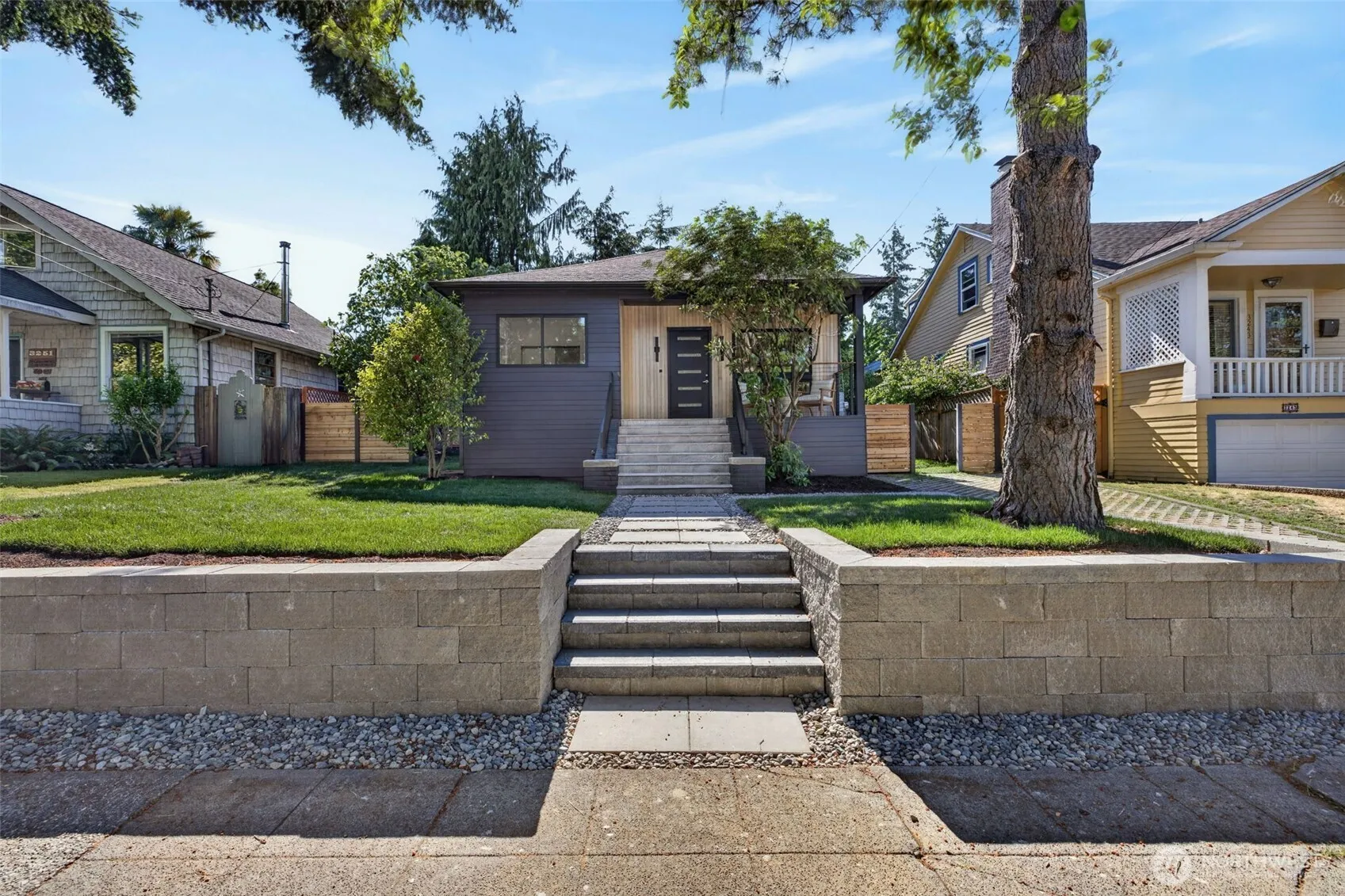 Property photo for 3247 40th Avenue Sw, Seattle photo 2