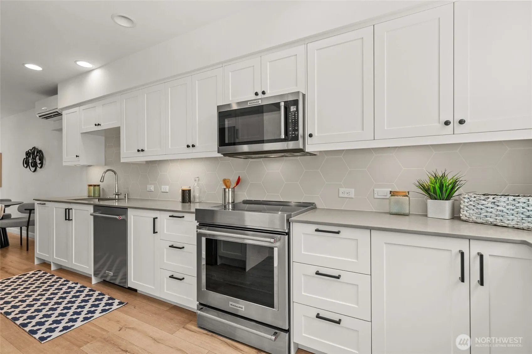 Property photo for 2106 Ne 85th Street #e, Seattle photo 5