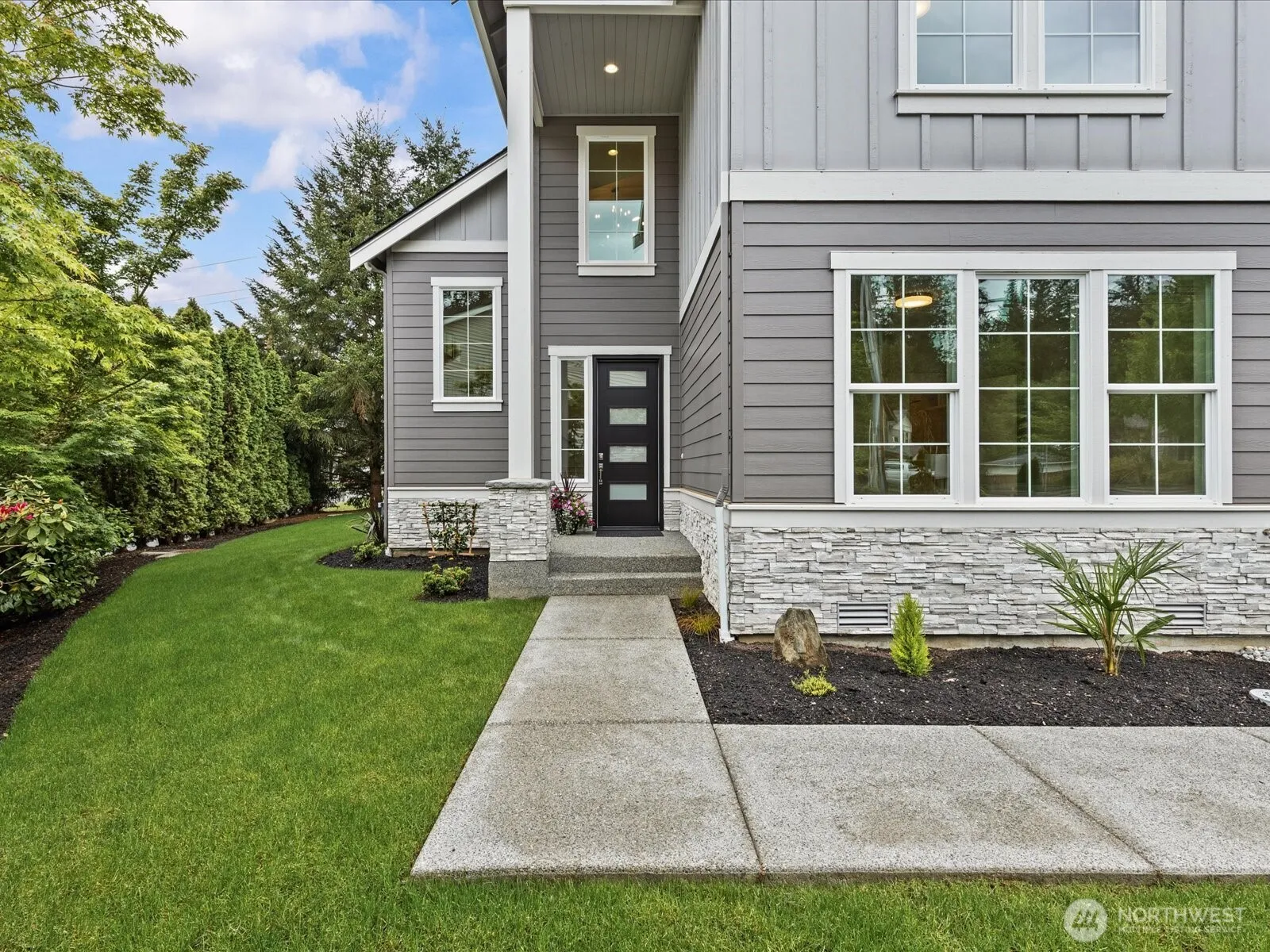 Property photo for 9207 Ne 175th Street #b, Bothell photo 2