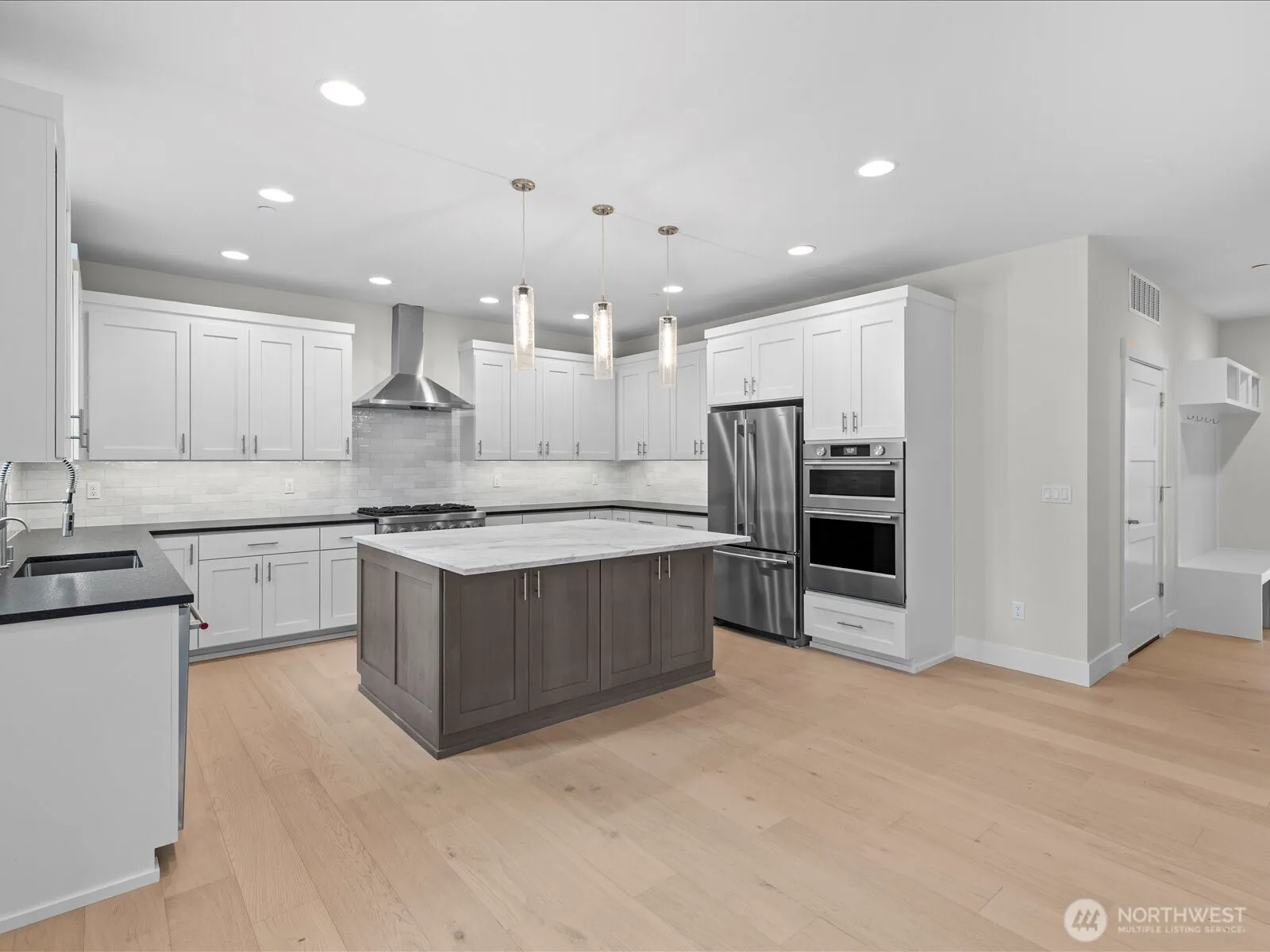Property photo for 9207 Ne 175th Street #b, Bothell photo 5