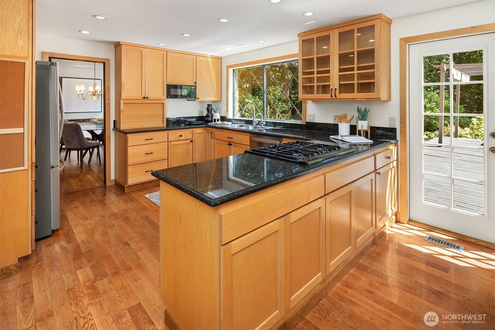 Property photo for 2302 126th Avenue Ne, Bellevue photo 4