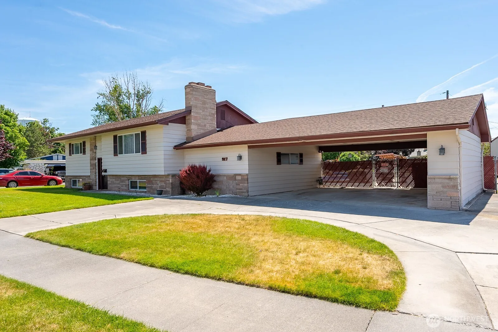 Property photo for 917 S Dahlia Drive, Moses Lake photo 3