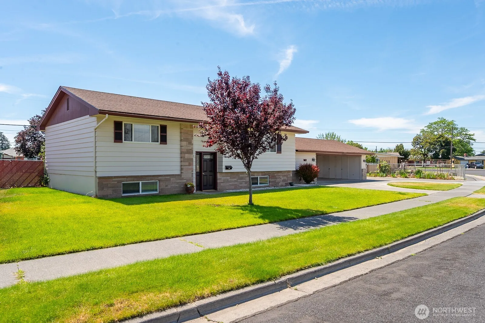 Property photo for 917 S Dahlia Drive, Moses Lake photo 4