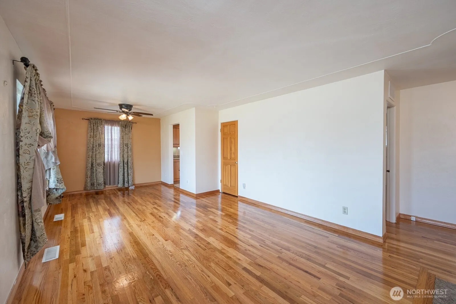 Property photo for 920 S Dahlia Drive, Moses Lake photo 4