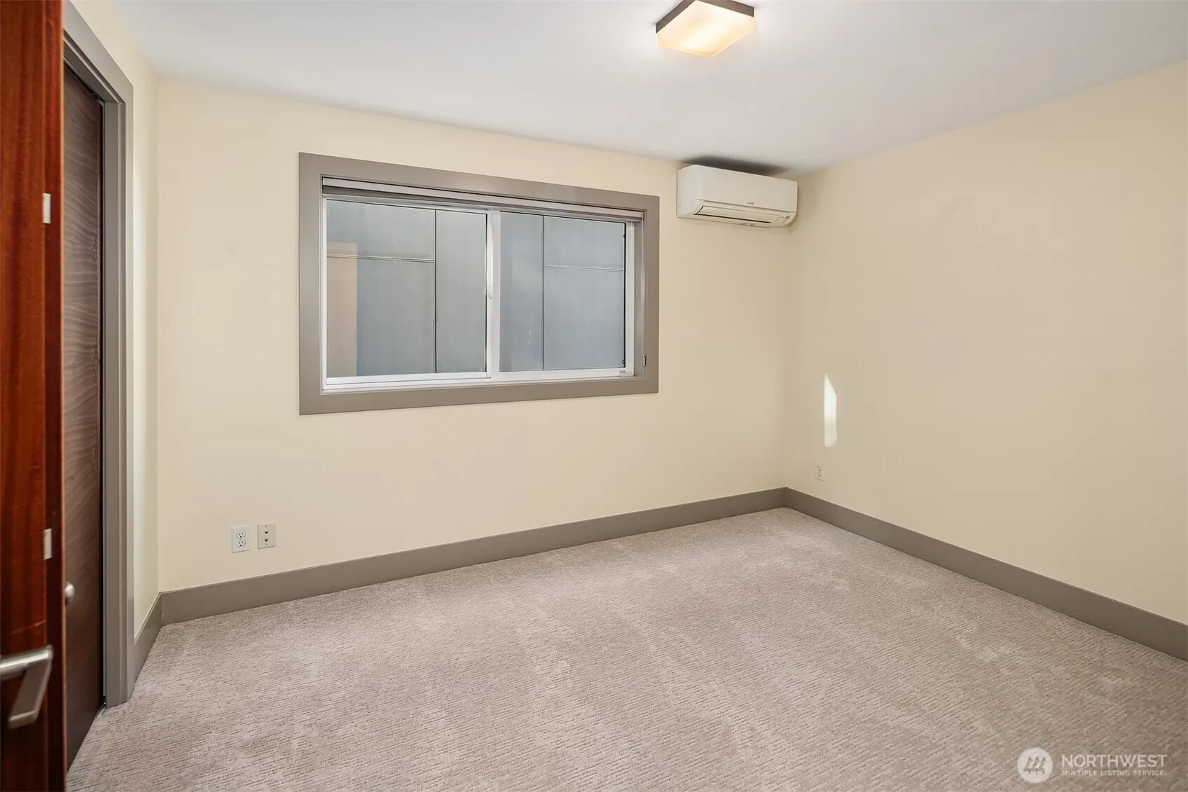 Property photo for 2619 Warren Avenue N, Seattle photo 5