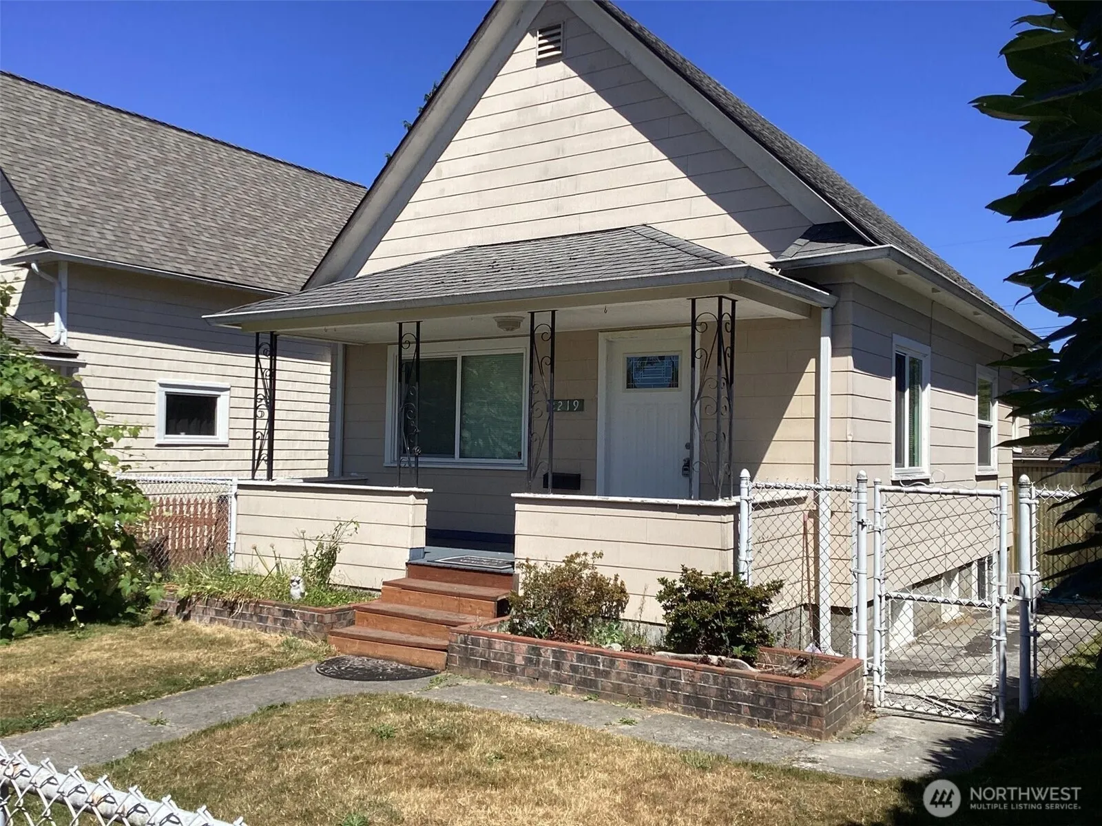 Property photo for 2219 Rockefeller Ave, Everett photo 4
