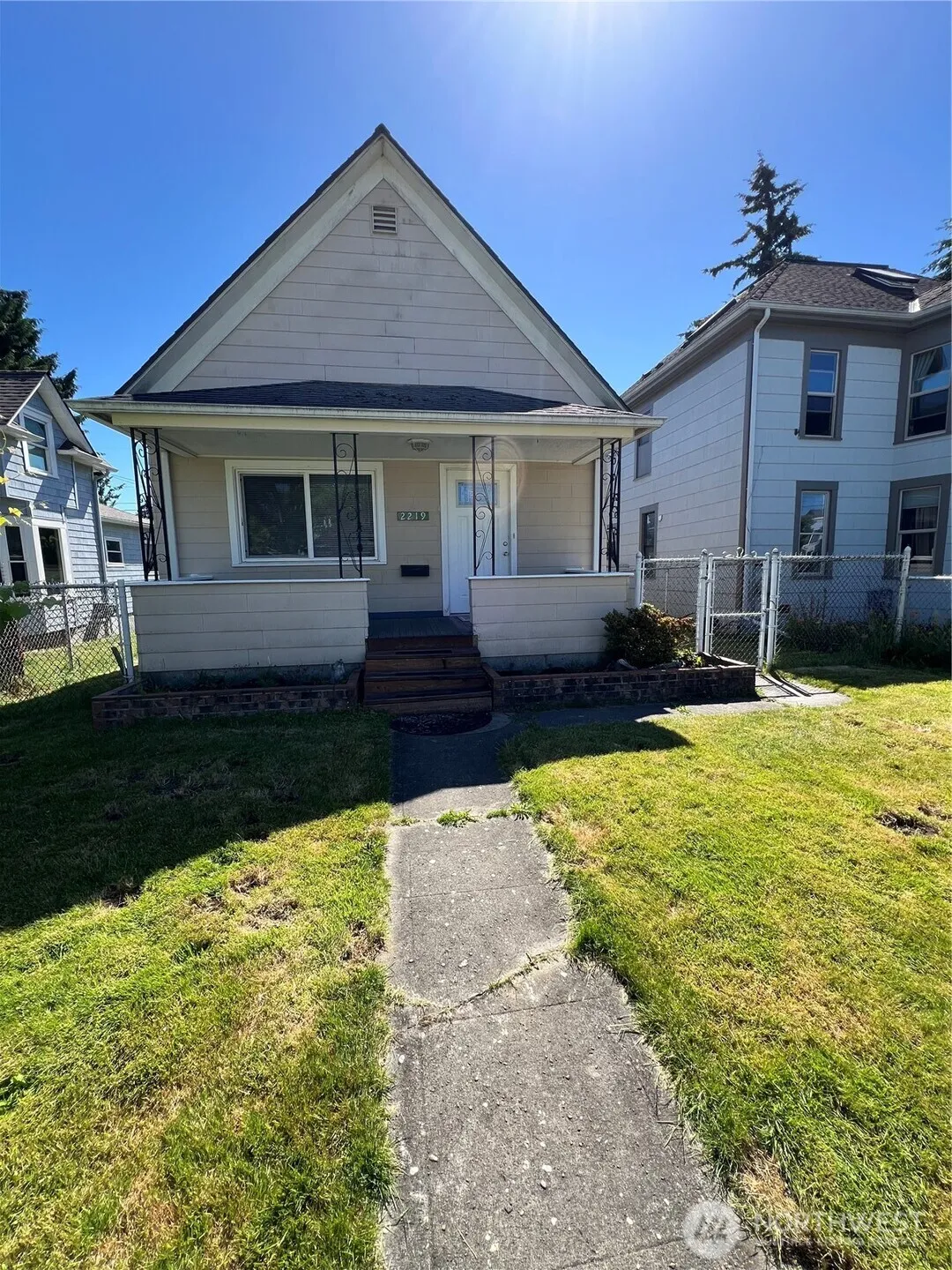 Property photo for 2219 Rockefeller Ave, Everett photo 3