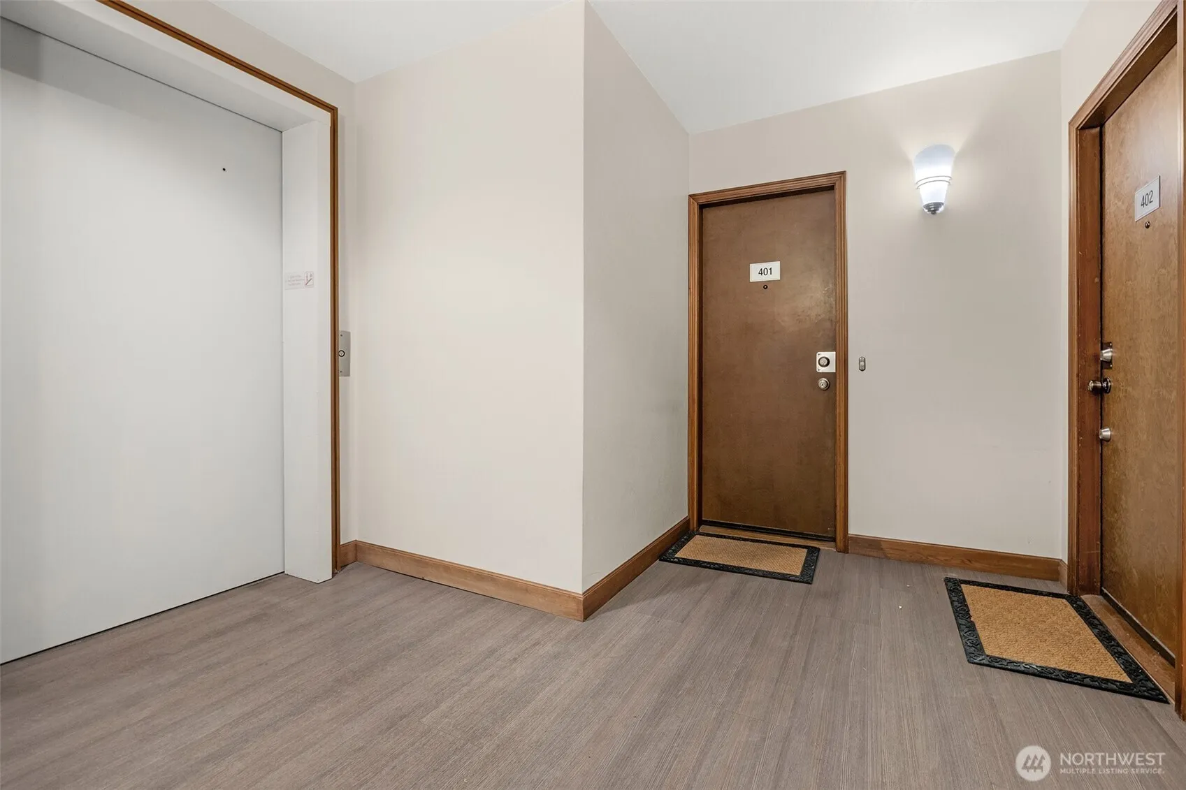 Property photo for 435 Summit Avenue E #402, Seattle photo 3