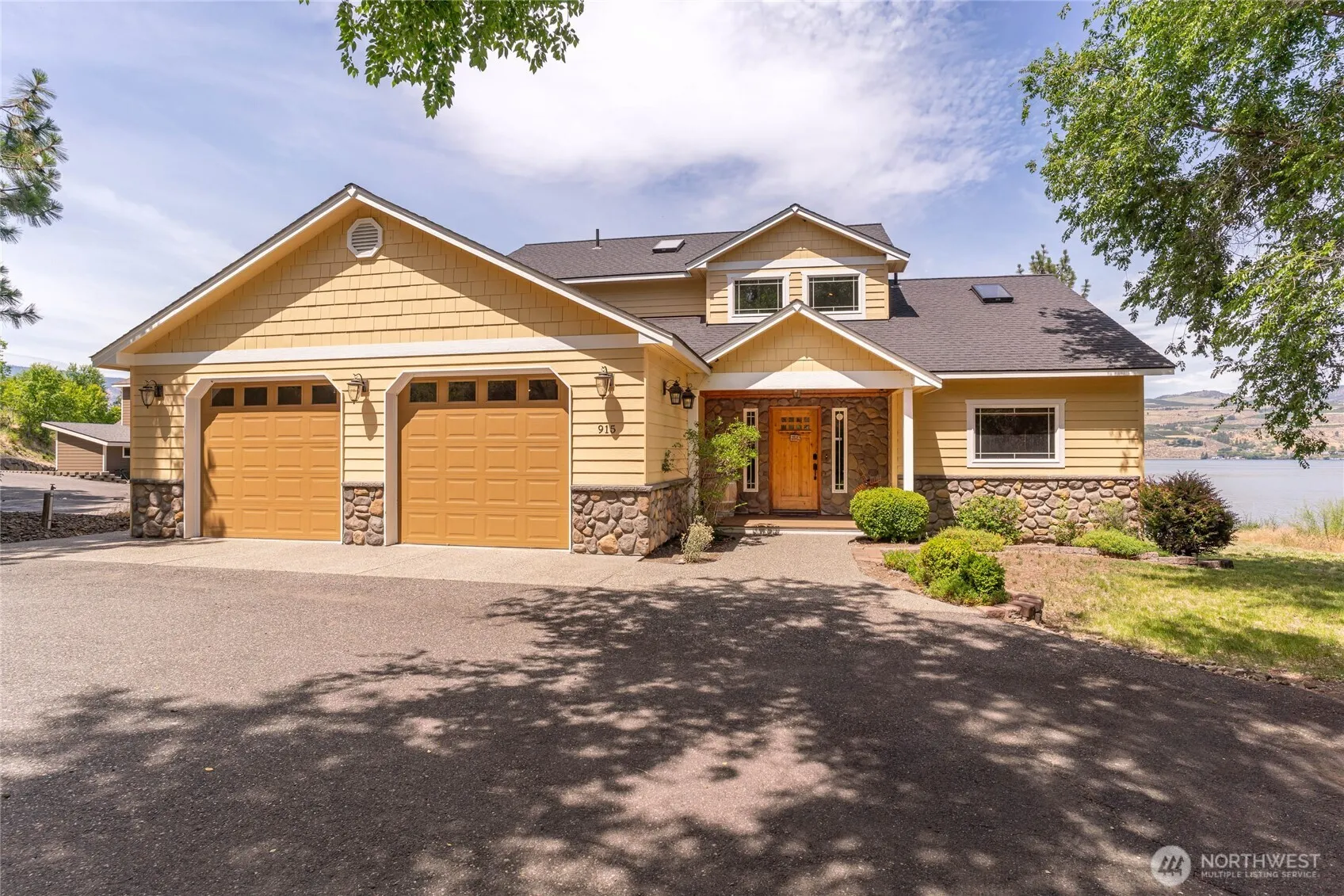 Property photo for 915 S Lakeshore Drive, Chelan