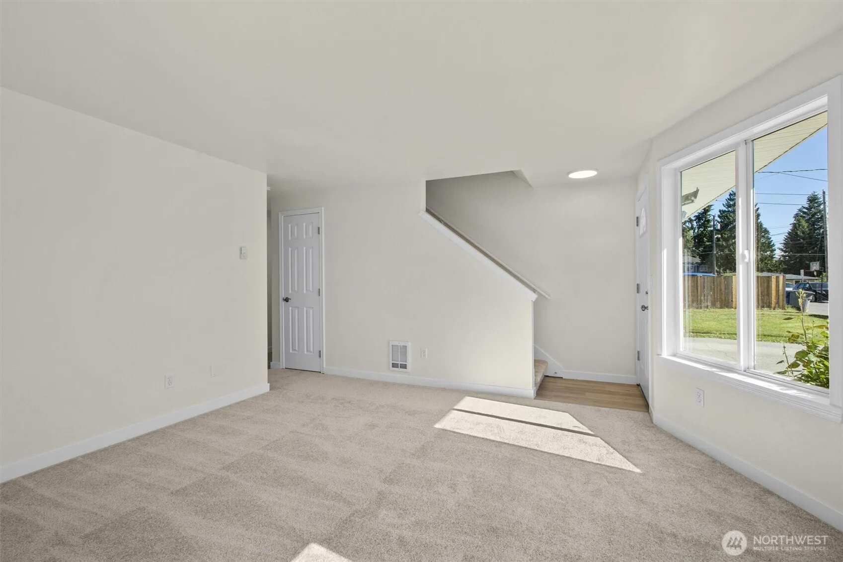 Property photo for 4 107th Street Se, Everett photo 2