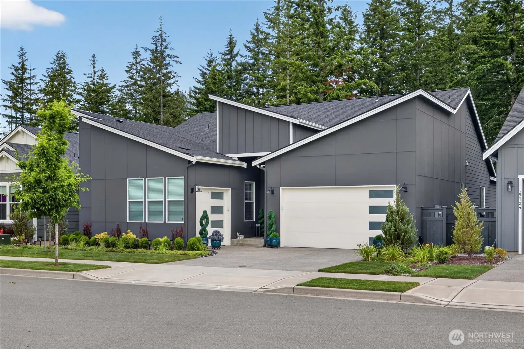 Property photo for 33110 Liberty Ave Se, Black Diamond photo 2