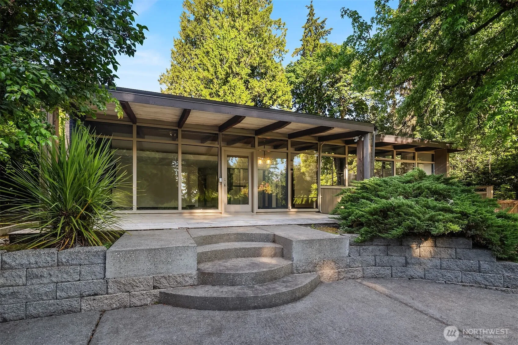 Property photo for 2851 Evergreen Point Rd, Medina