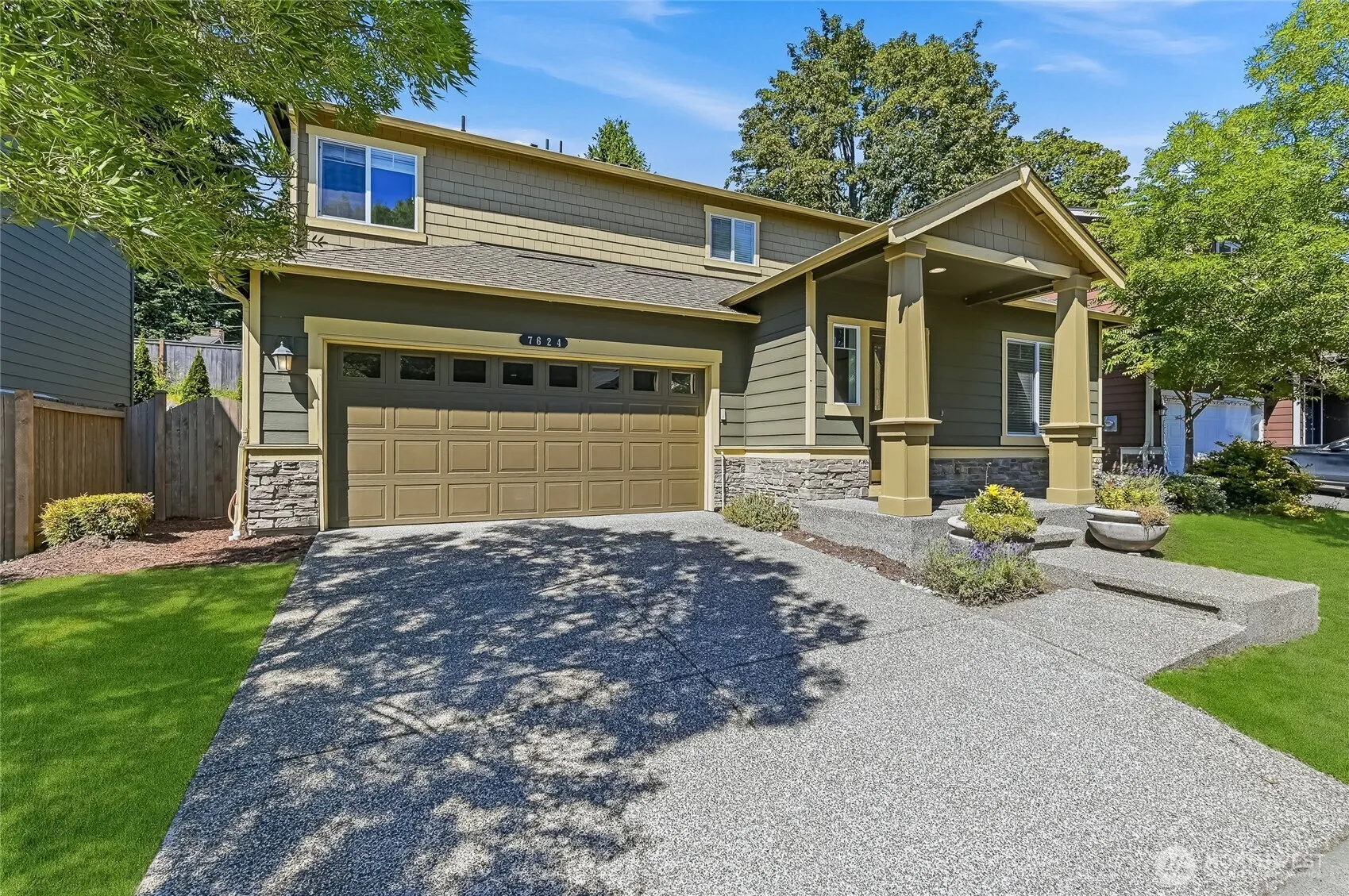 Property photo for 7624 Ne 201st Place, Kenmore photo 2