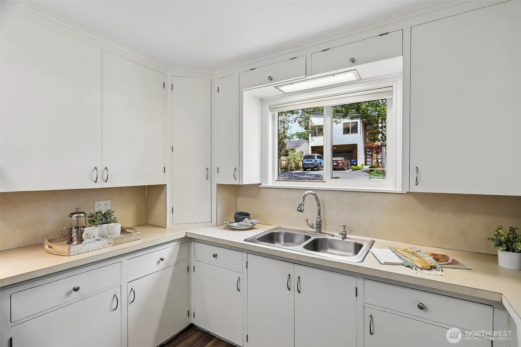 Property photo for 6745 18th Avenue Sw, Seattle photo 5