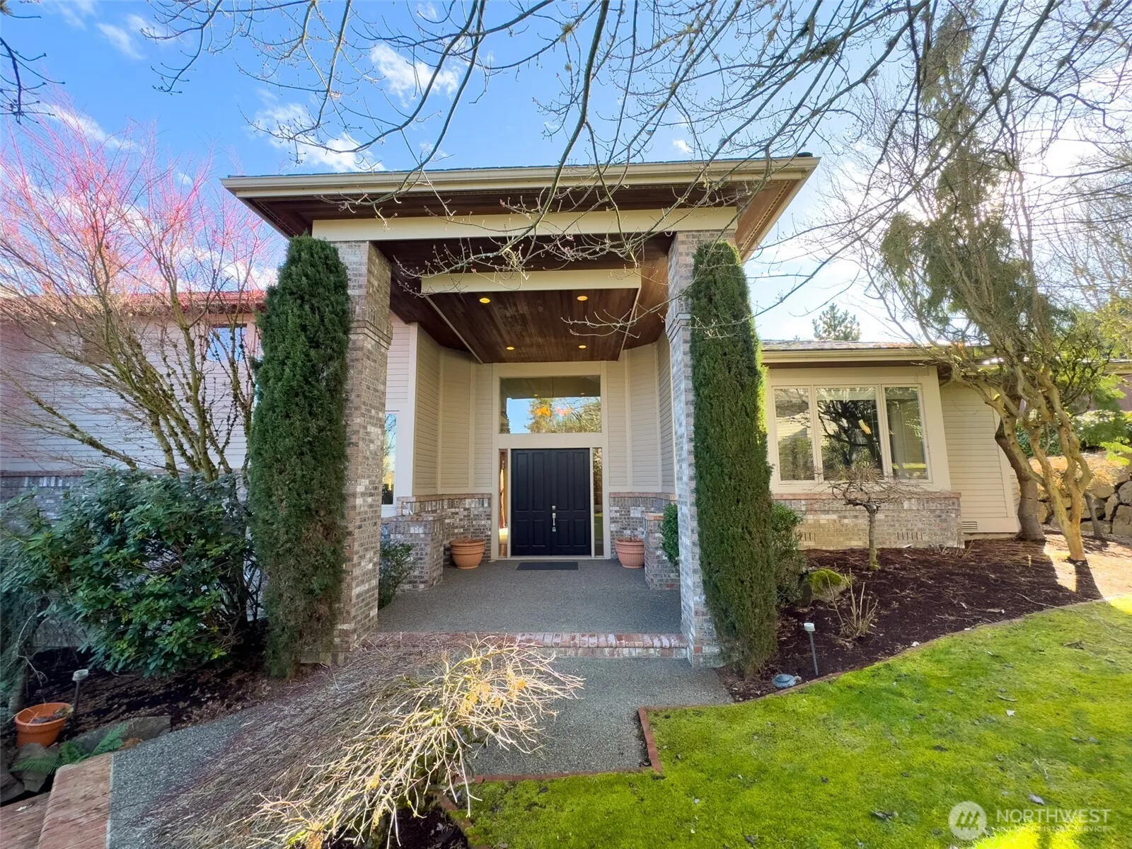 Property photo for 15831 Se 45th Street, Bellevue photo 2