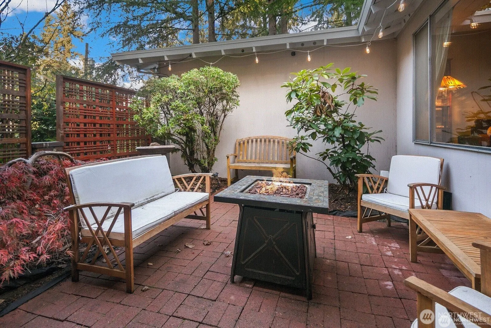 Property photo for 12421 Ne 65th Place, Kirkland photo 2