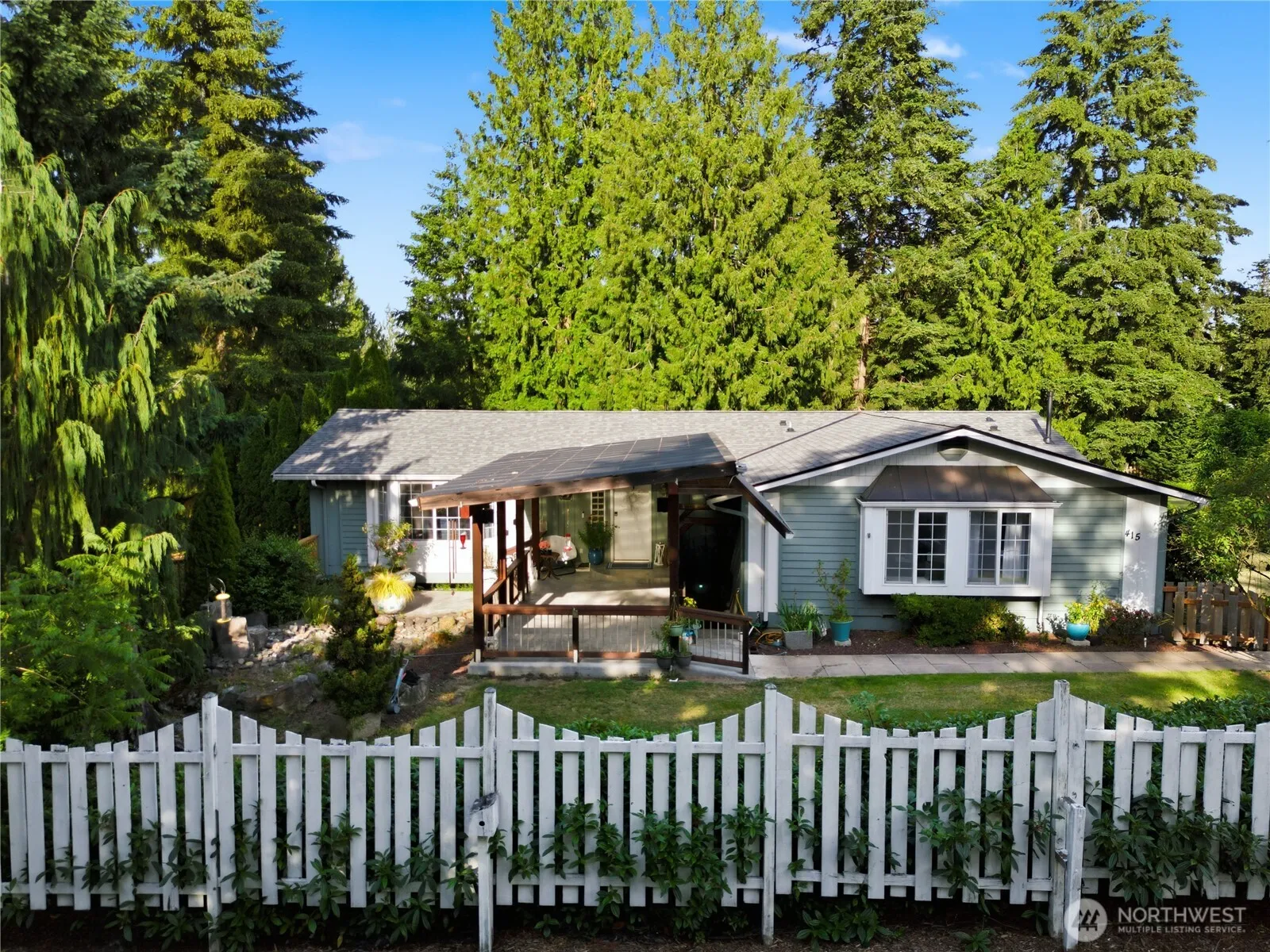 Property photo for 415 118th Avenue E, Edgewood photo 2