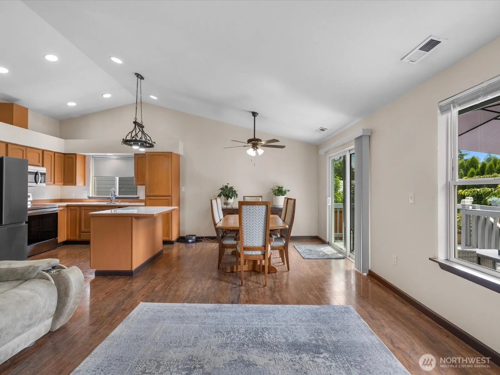 Property photo for 7812 Condor Drive Ne, Arlington photo 4