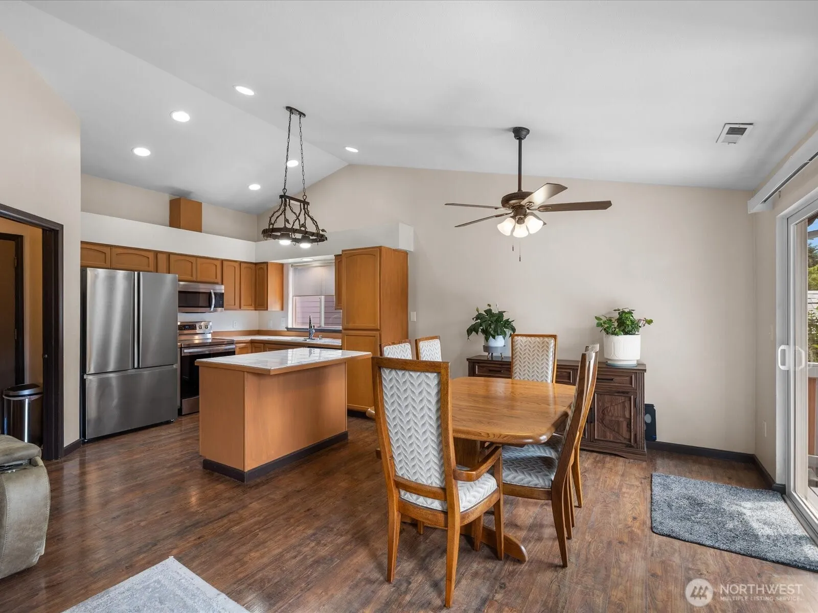 Property photo for 7812 Condor Drive Ne, Arlington photo 5
