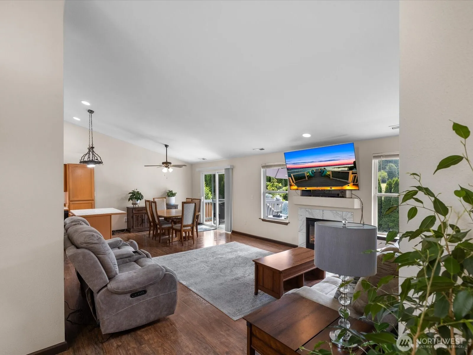 Property photo for 7812 Condor Drive Ne, Arlington photo 4