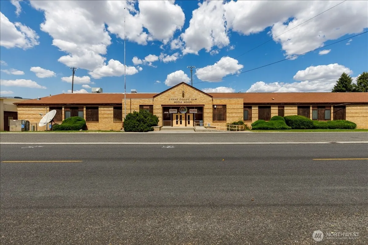 Property photo for 412 Federal Avenue, Grand Coulee photo 3