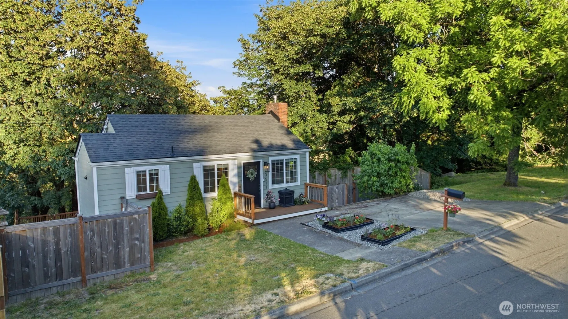 Property photo for 3511 E Grandview Avenue, Tacoma photo 2
