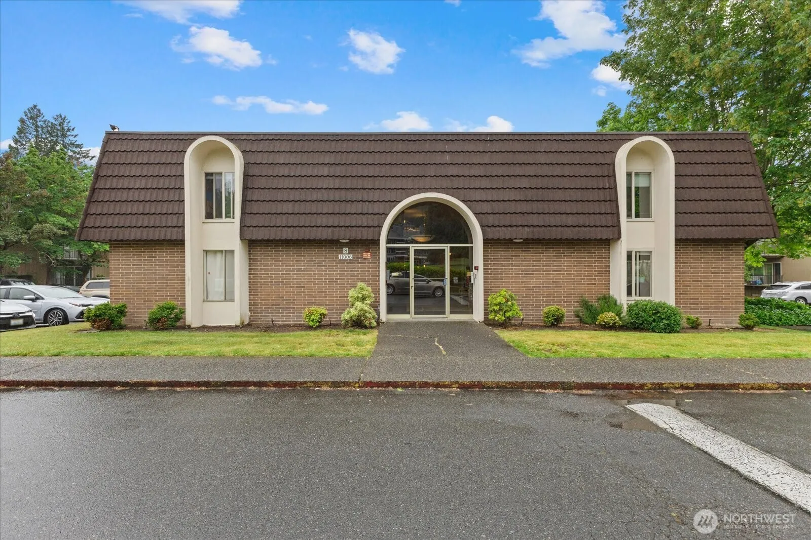 Property photo for 11006 Ne 68th Street #819, Kirkland