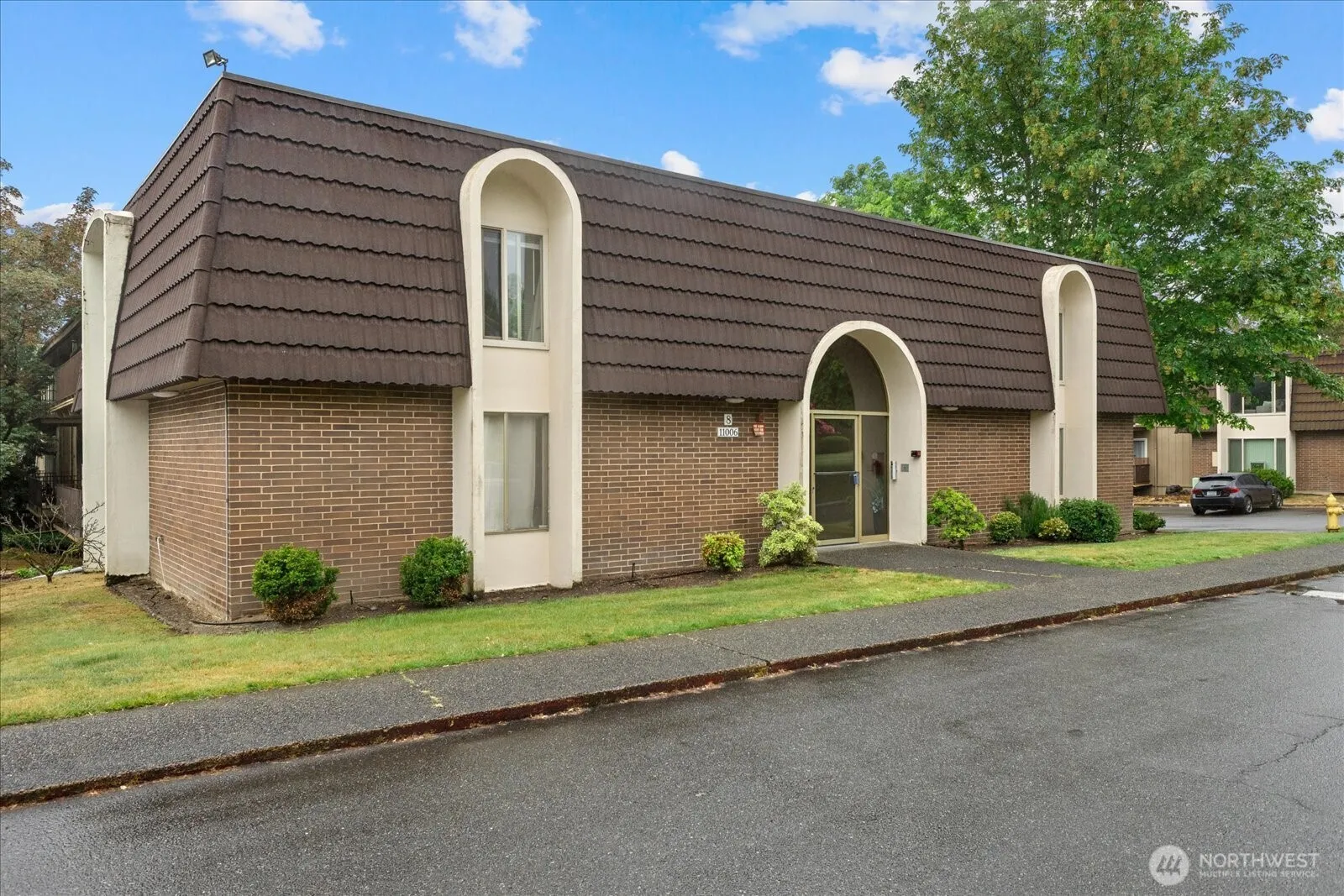 Property photo for 11006 Ne 68th Street #819, Kirkland photo 2