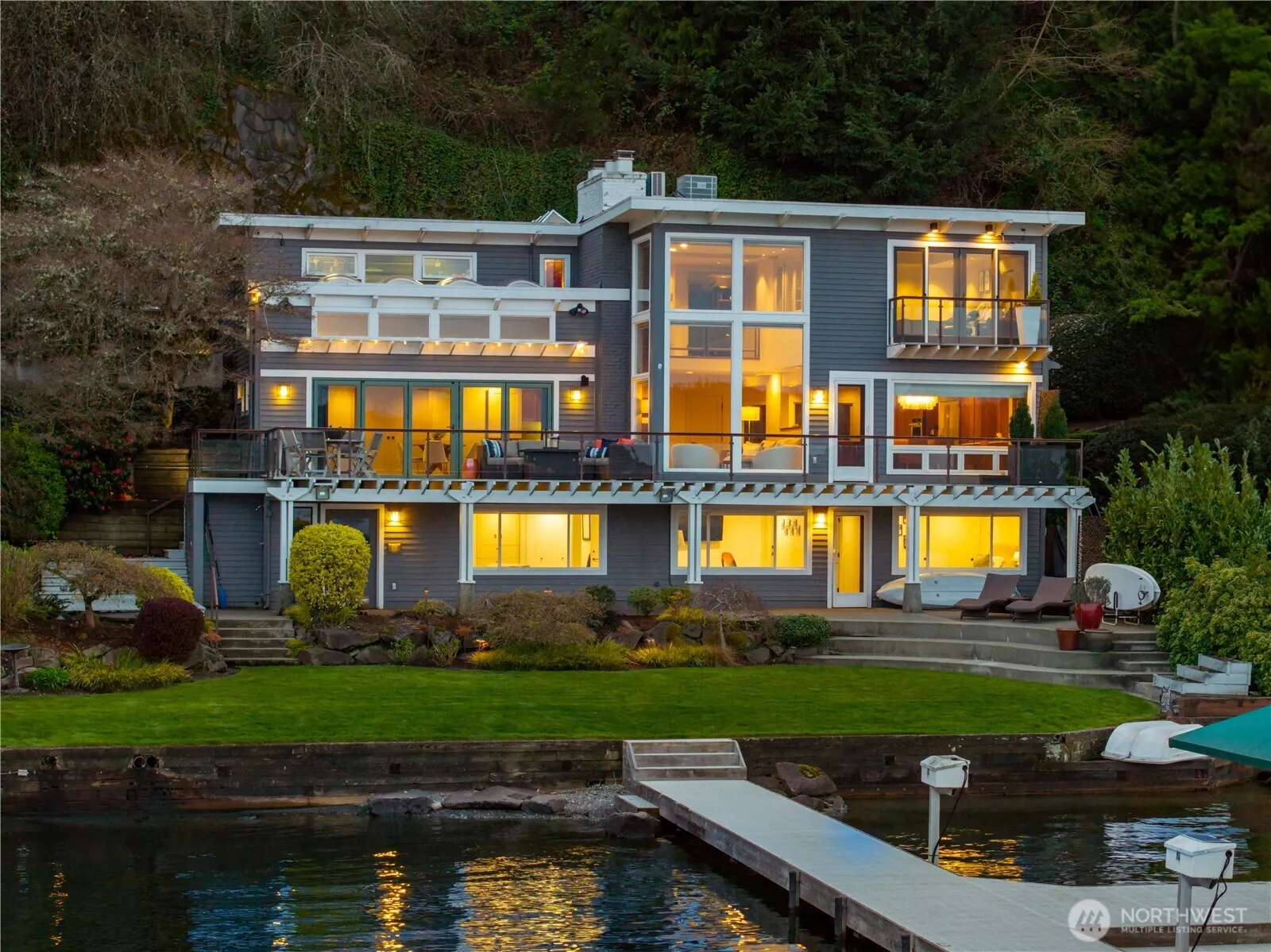 Property photo for 842 W Lake Sammamish Parkway Se, Bellevue