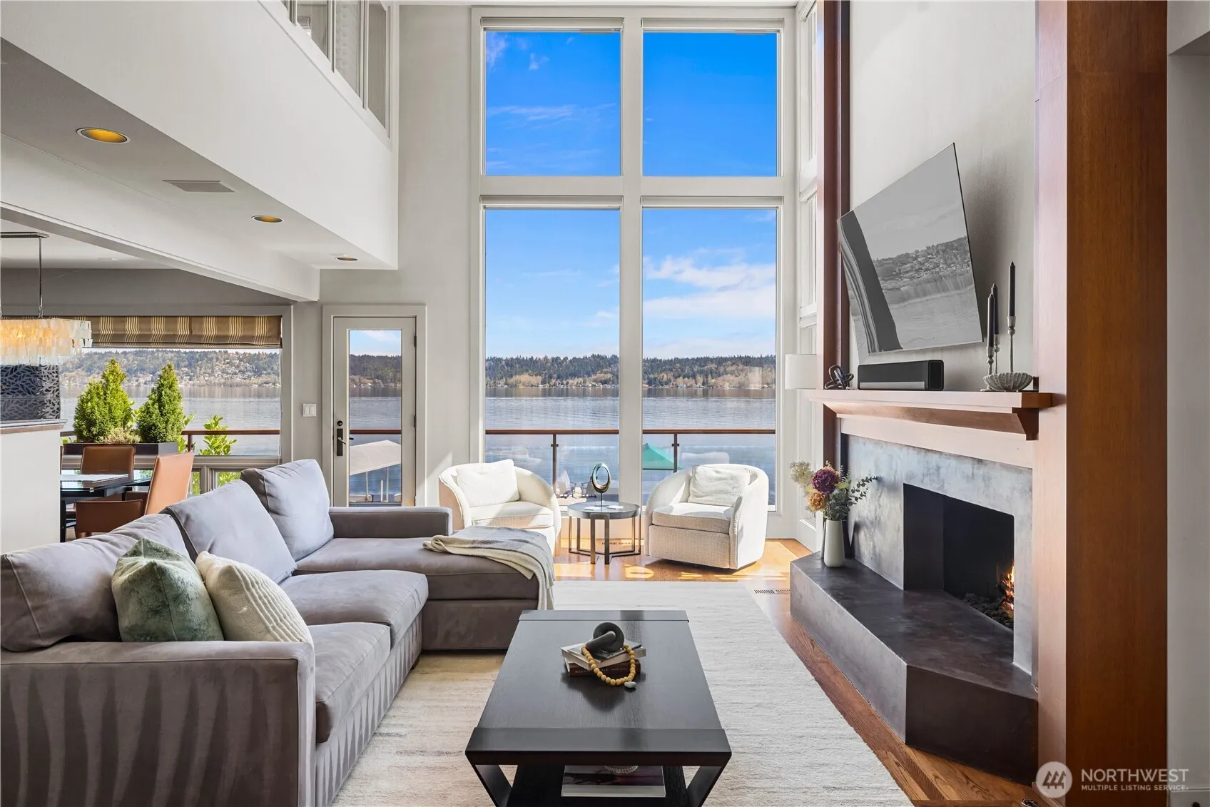 Property photo for 842 W Lake Sammamish Parkway Se, Bellevue