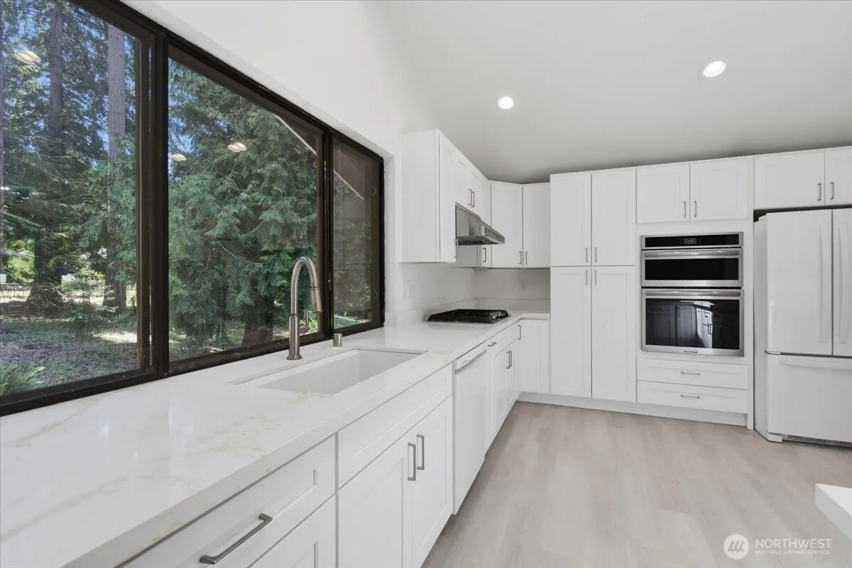 Property photo for 12017 Ne 68th Place, Kirkland photo 4