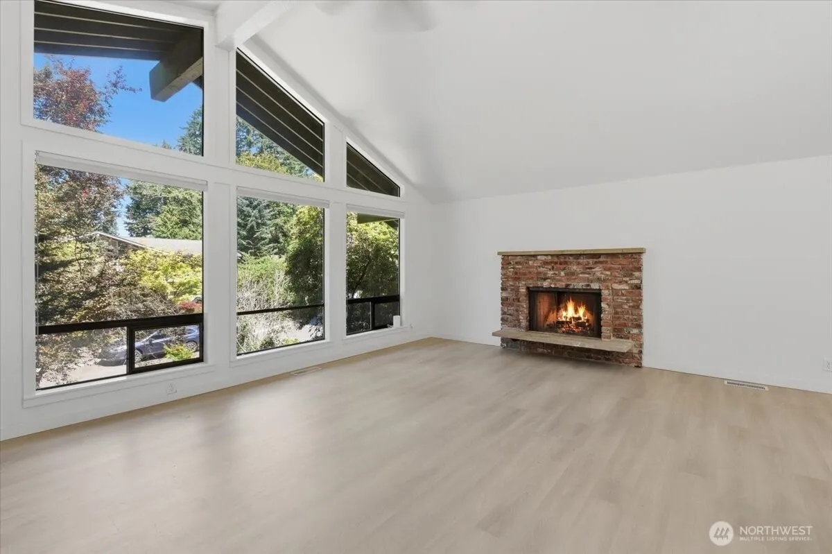 Property photo for 12017 Ne 68th Place, Kirkland photo 2
