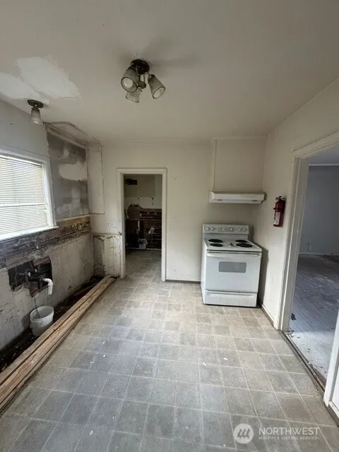 Property photo for 8205 S Bell St Street, Tacoma photo 4