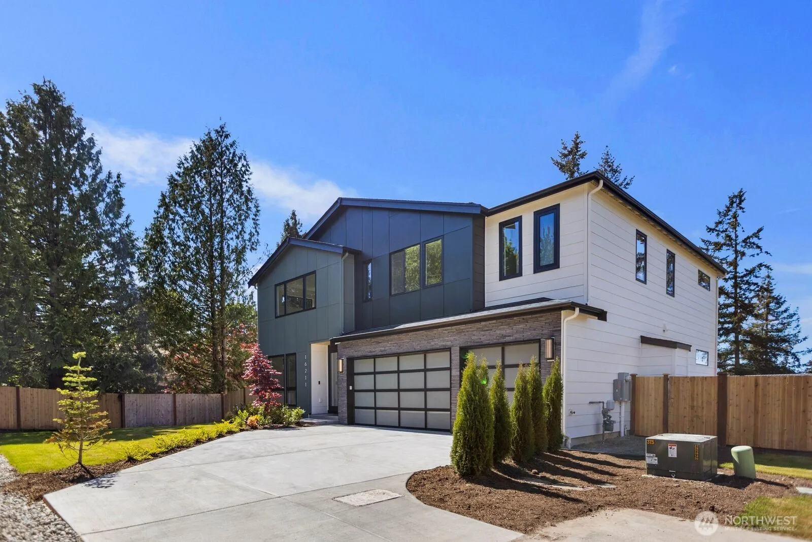 Property photo for 16211 Simonds Road Ne, Kenmore photo 3
